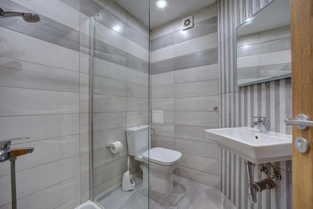 Appartamento Spacious Office With Secure Garage In